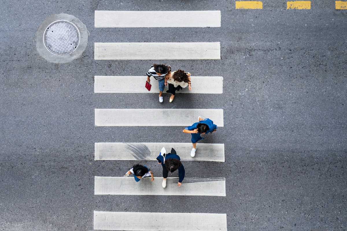 A group of pedestrian cross the street