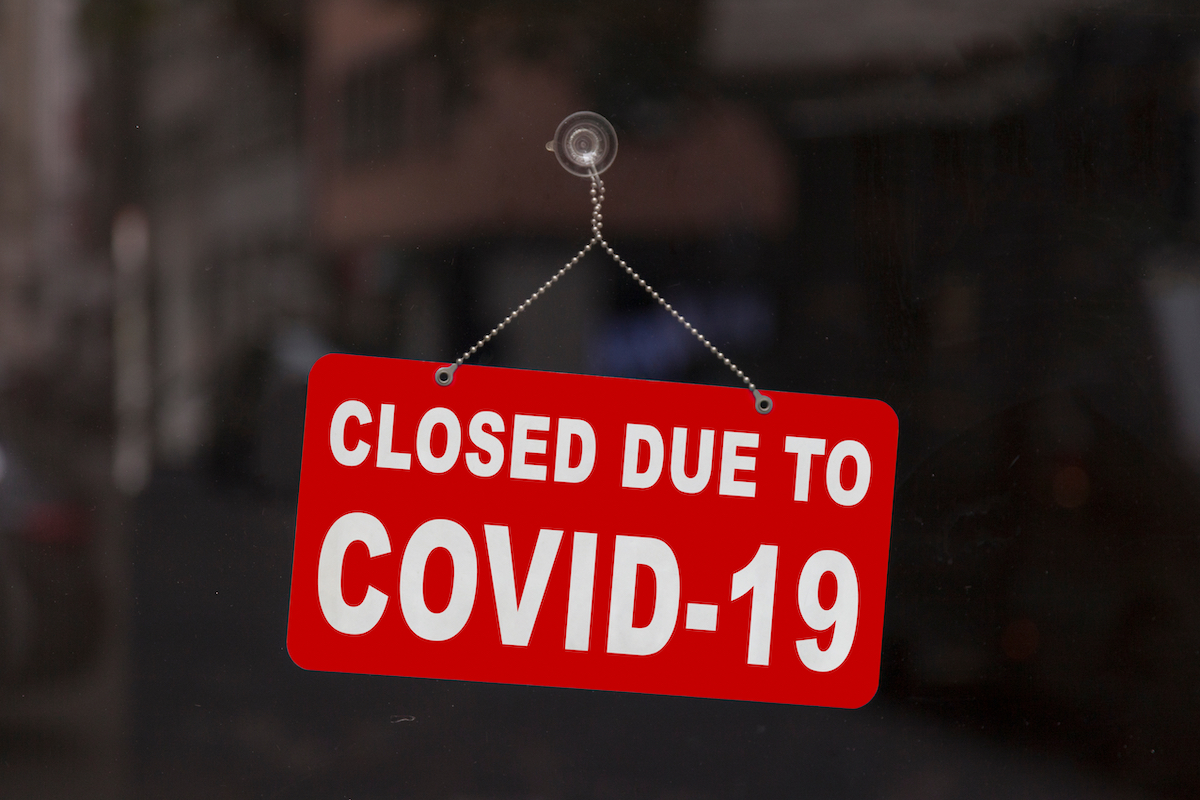 A sign up during a shutdown that reads Closed Due to COVID-19