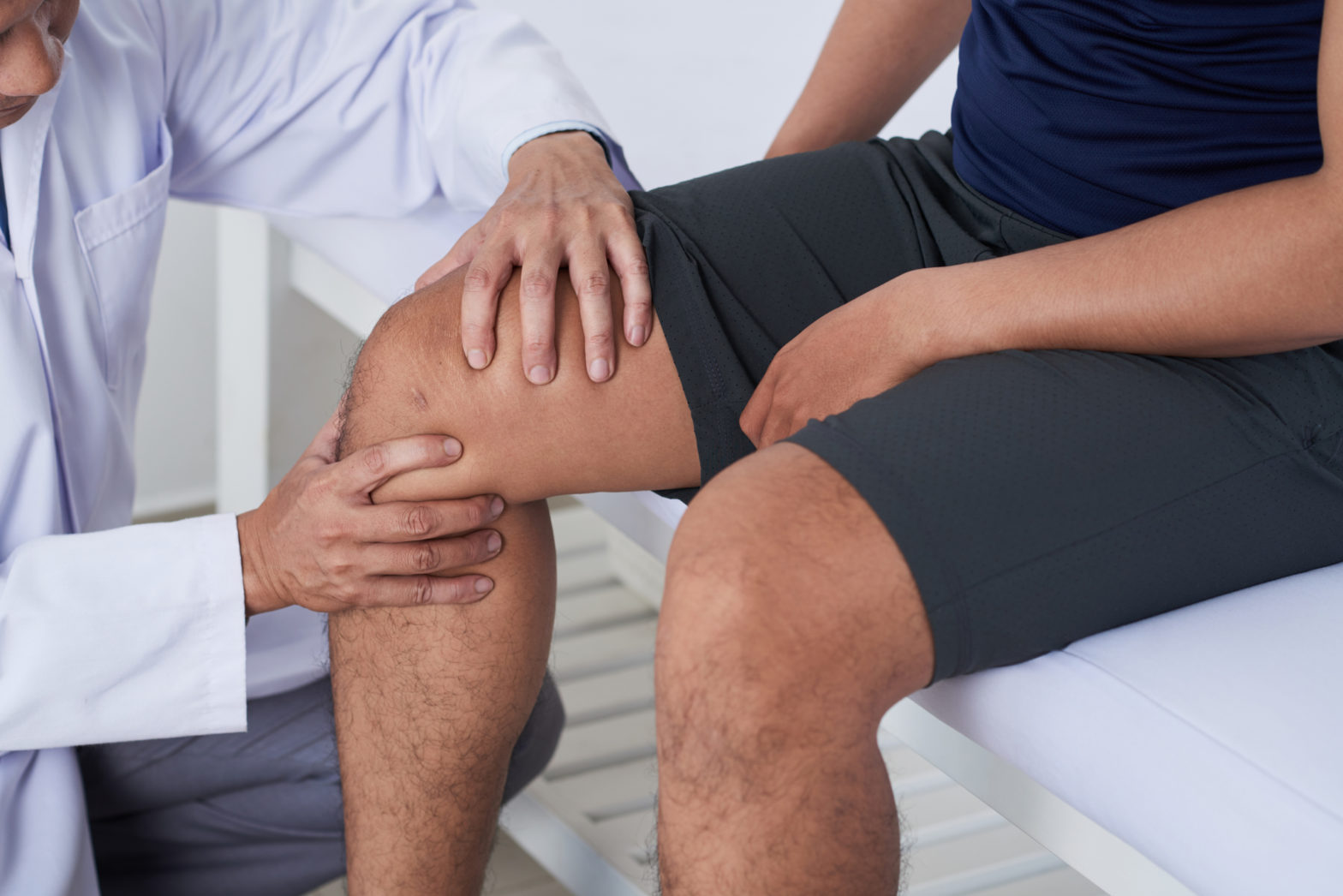 Knee Injury After Car Accident? Pain, Recovery, & Settlements